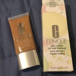 NWT Clinique stay-matte Oil Free Makeup, SEALED